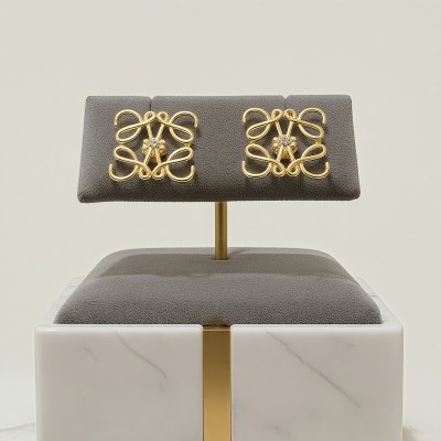 Lüks Örgü Detaylı Kare Stud Küpe