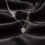 Zırh Işıltısı Kolye